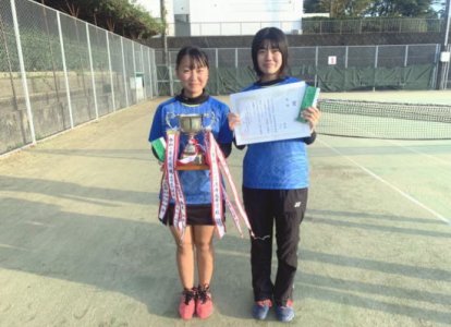 個人戦で優勝した大瀬さん（左）と堀本さん（右）