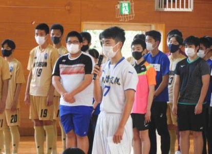 選手代表の挨拶をする神屋成秀くん（清水中出身）