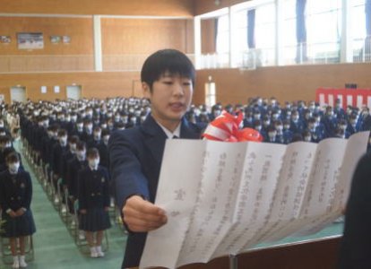 新入生代表宣誓　市川すみれさん(東長崎中学校出身)