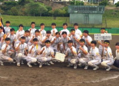 今年も優勝旗を持ち帰ることができました。