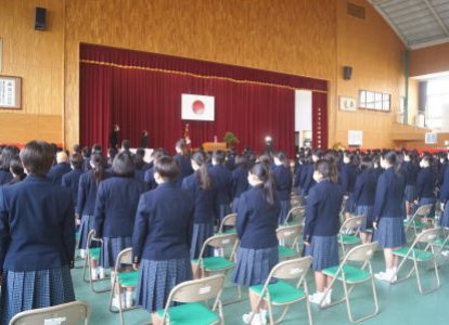 校歌斉唱の様子