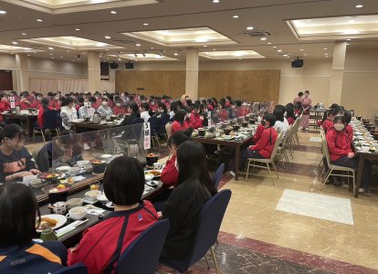 夕食会場での様子