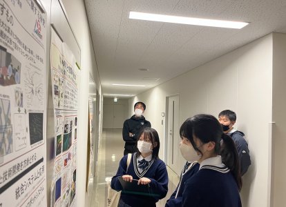 九州大学キャンパスツアーの様子 (7)