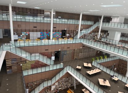 九州大学キャンパスツアーの様子 (9)