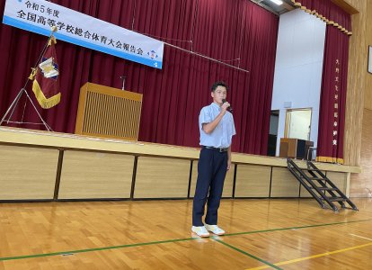 報告会の様子【在校生代表】