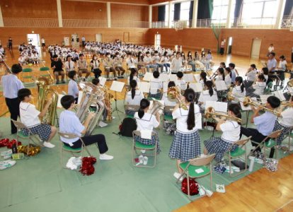 本校吹奏楽部の演奏(2）