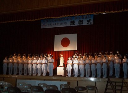 戴帽式の様子 (3)