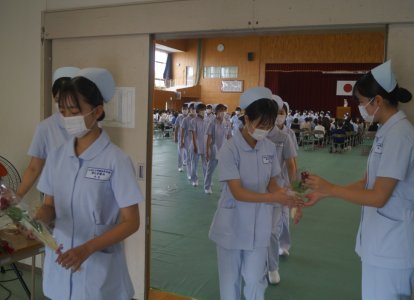 戴帽式の様子 (9)