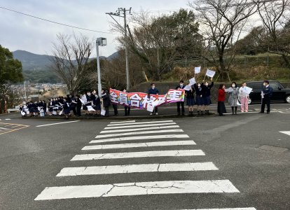 エールを送る後輩と先生方