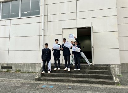 エールを送る他コースの同級生たち