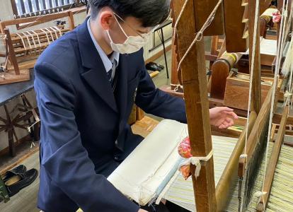 修学旅行2日目_機織り体験①