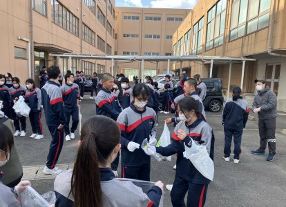 地域清掃活動の様子 (3)