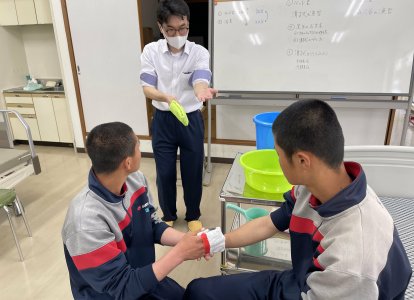 介護技術講座の様子 (2)