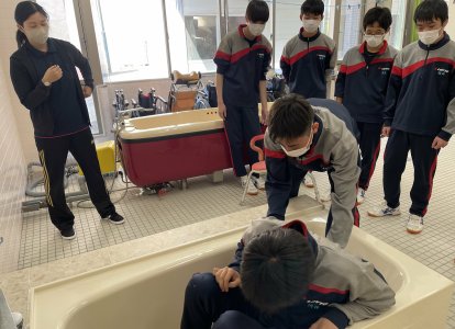介護技術講座の様子 (3)