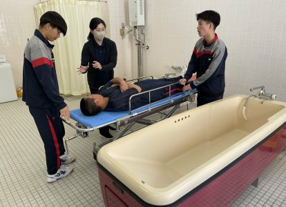 介護技術講座の様子 (4)