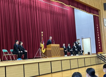新任の先生が紹介されました。