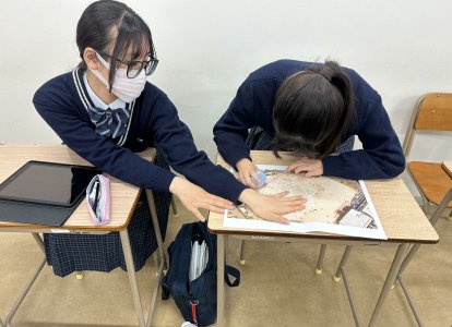 グラウンドに大きな校章⑥