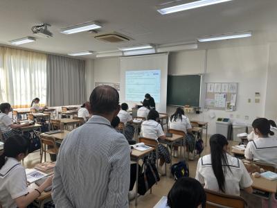 安部理事長と校内巡回を行いました