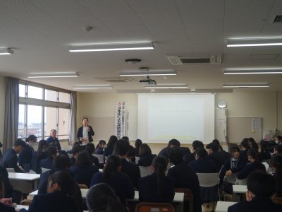 ３年生の進路報告会【キャリアデザインコース】